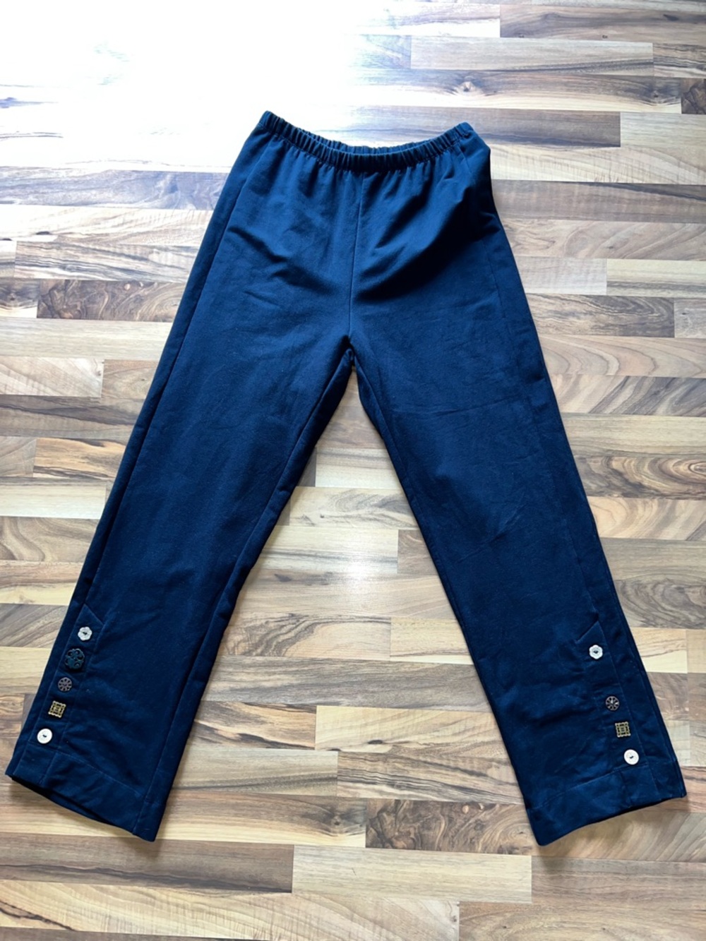 Soft surroundings medium black elastic waist stretchy‎ comfy button ankle pants